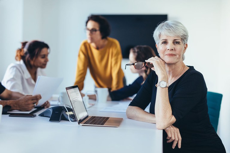 frauen-runde-besprechung.jpg